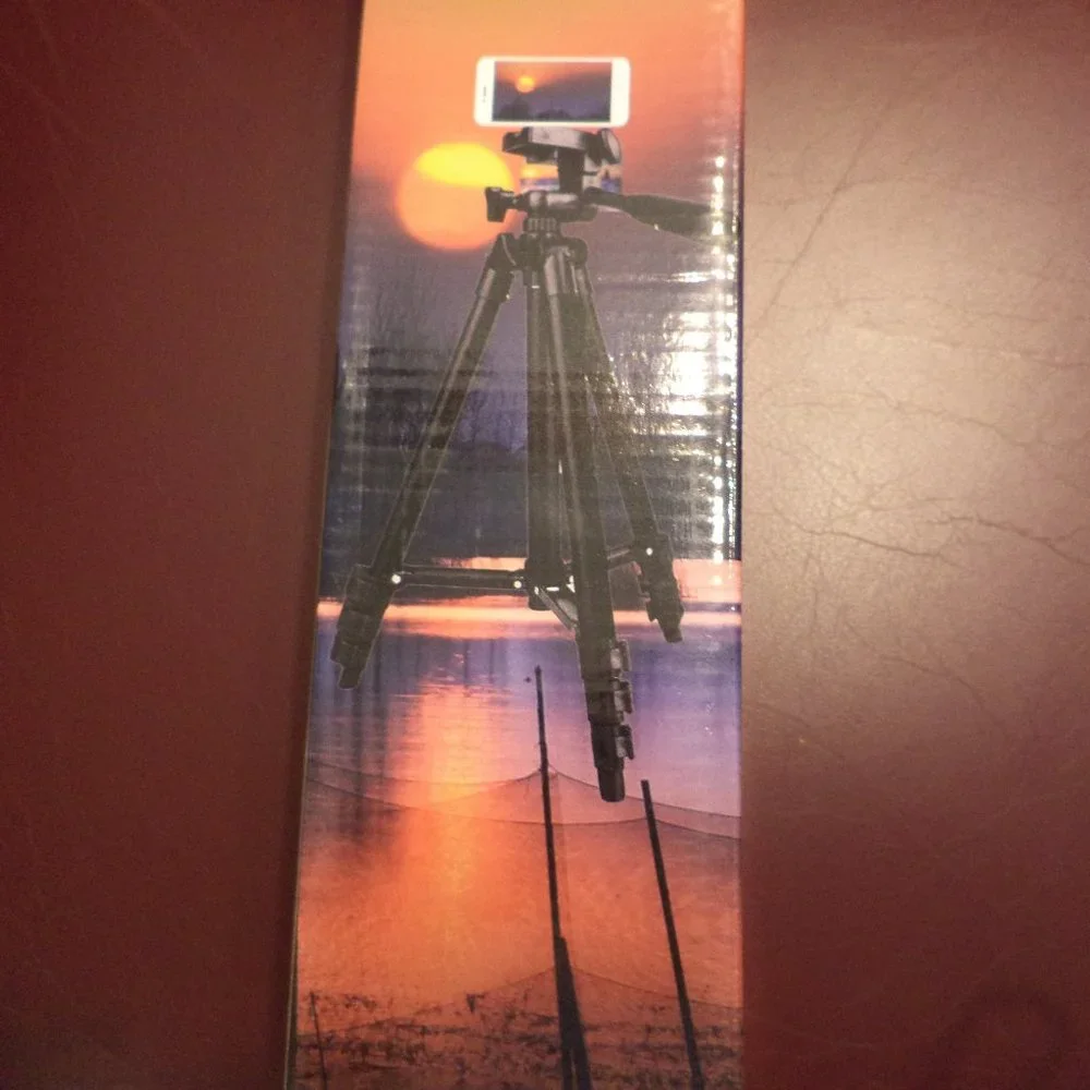 COMPACT TRAVEL TRIPOD with REMOTE SHUTTER AND CARRY CASE with Drawstring